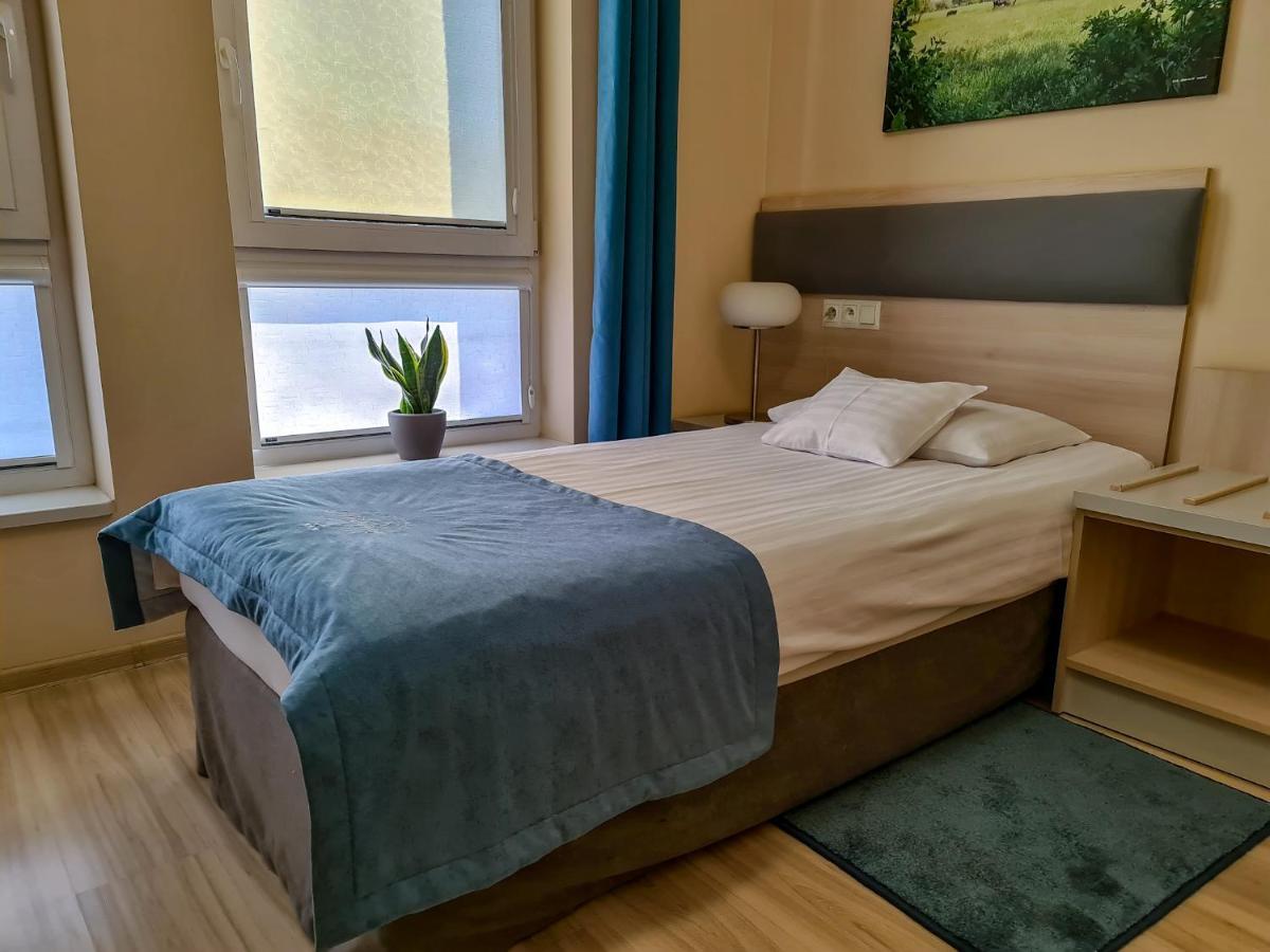 Antoninska Hotel & Apartamenty Leszno  Exterior foto