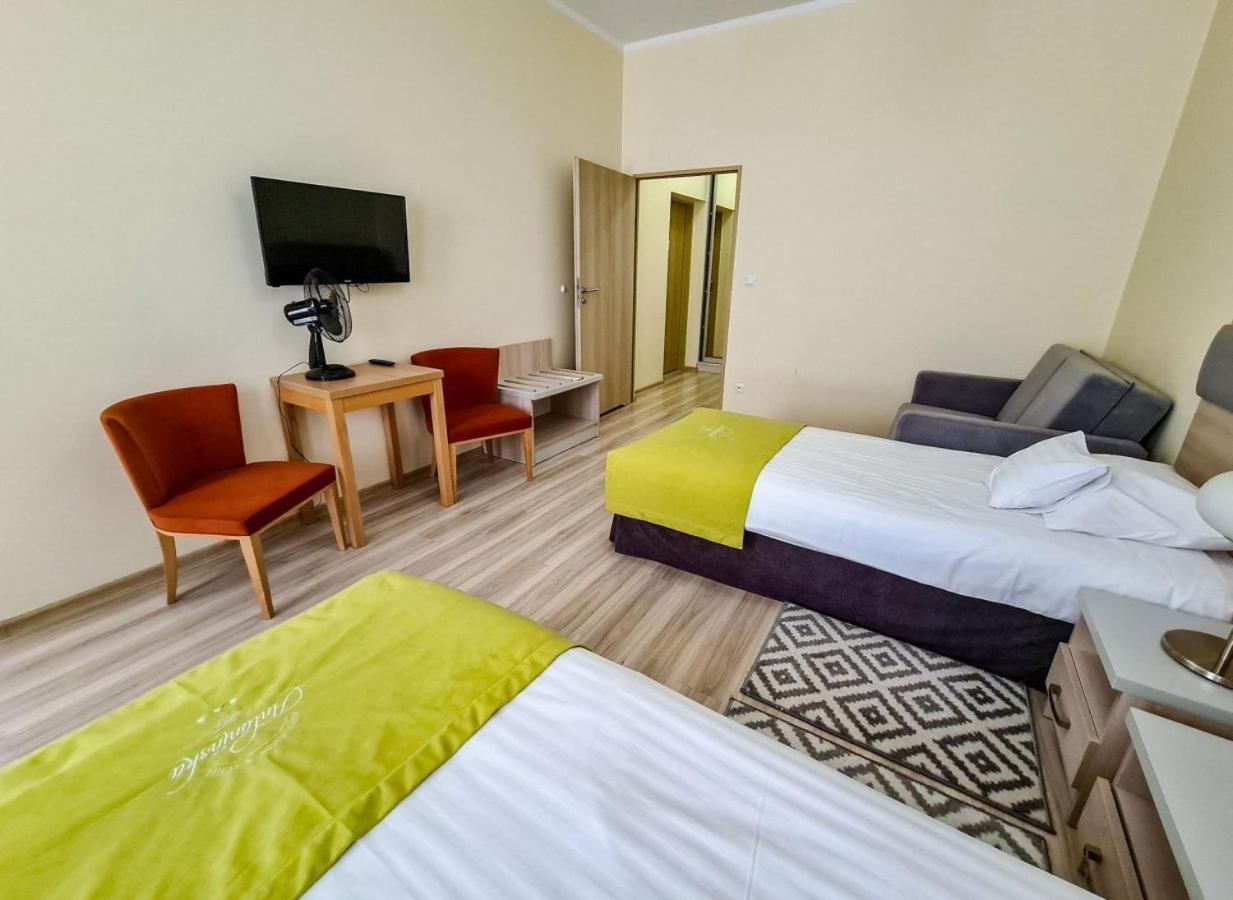 Antoninska Hotel & Apartamenty Leszno  Exterior foto
