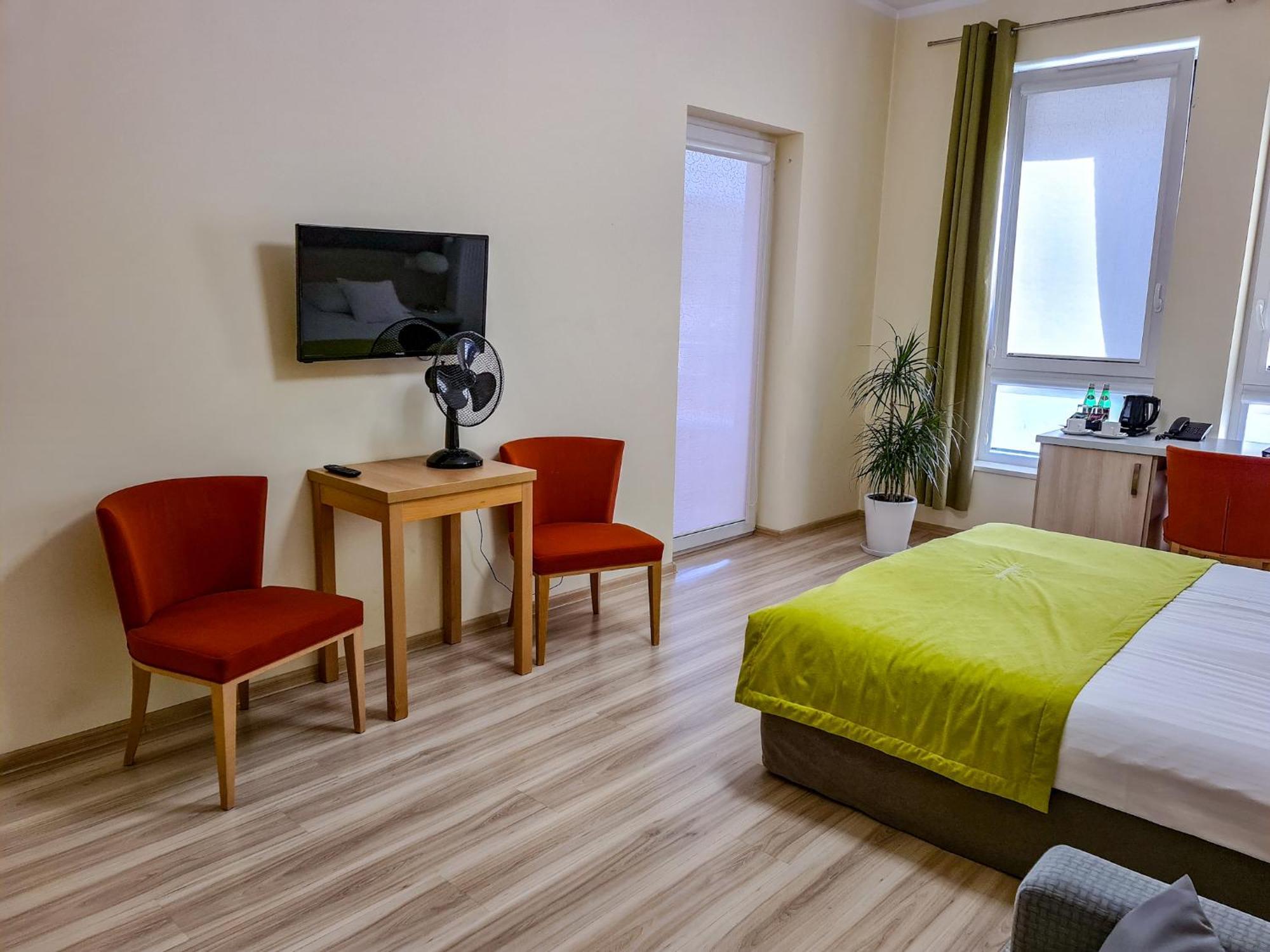 Antoninska Hotel & Apartamenty Leszno  Exterior foto