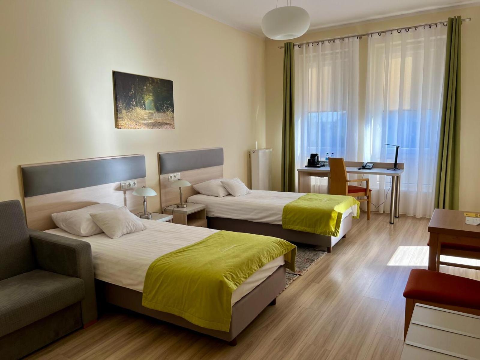 Antoninska Hotel & Apartamenty Leszno  Exterior foto